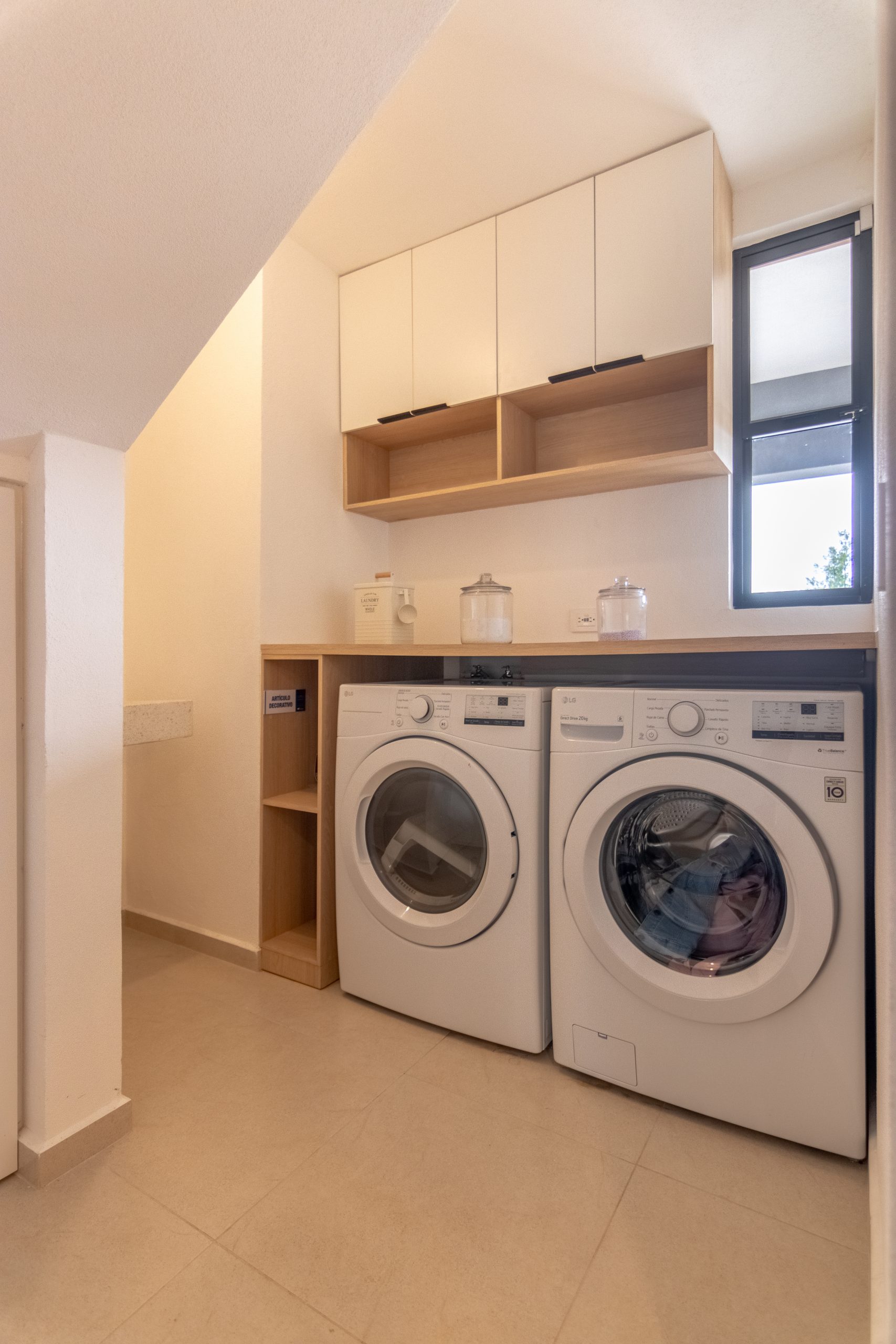 Residencia de Lujo de 3 Recámaras con Estancia, Lavandería Interior y 2.5 Baños (169m²) – Ankara Serenna Zibatá - Image 5