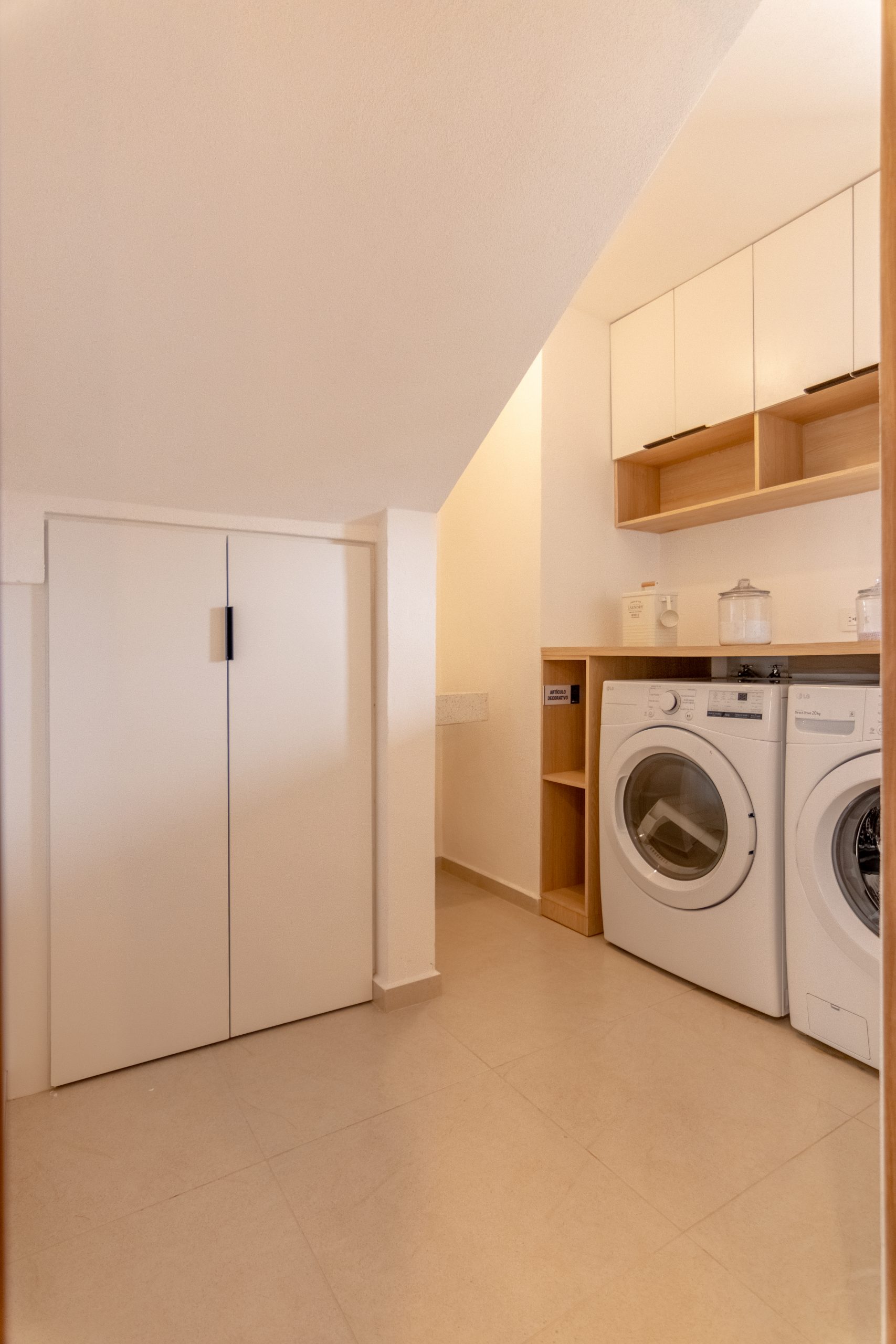 Residencia de Lujo de 3 Recámaras con Estancia, Lavandería Interior y 2.5 Baños (169m²) – Ankara Serenna Zibatá - Image 4