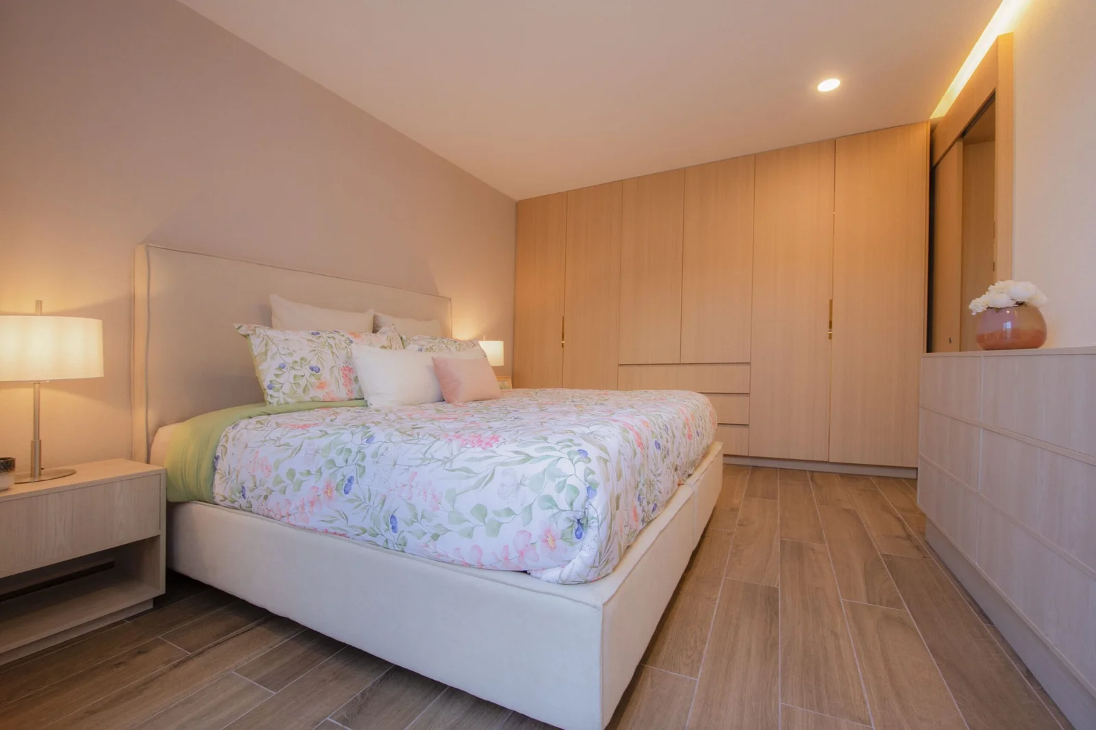Departamento Grand Class de 2 Recámaras con 2 Jardines Privados – Melodía Nuevo Refugio - Image 3